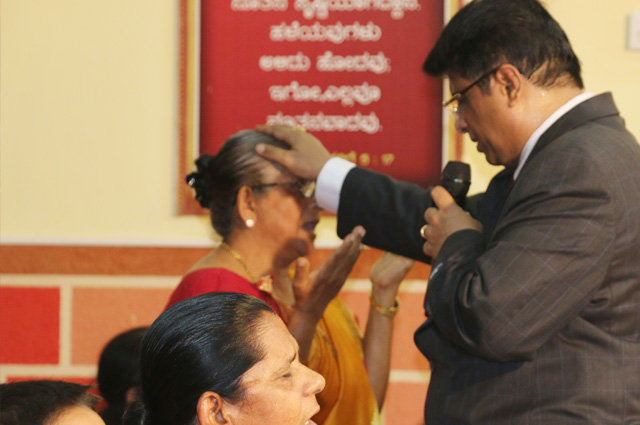 Hundreds Flocked to Anointing Prayer held by Grace Ministry in Mangalore at Prayer Center in Valachil on Friday, Jan 26th, 2018. Also, Life changing testimonies of many of the individuals created a major impact. 